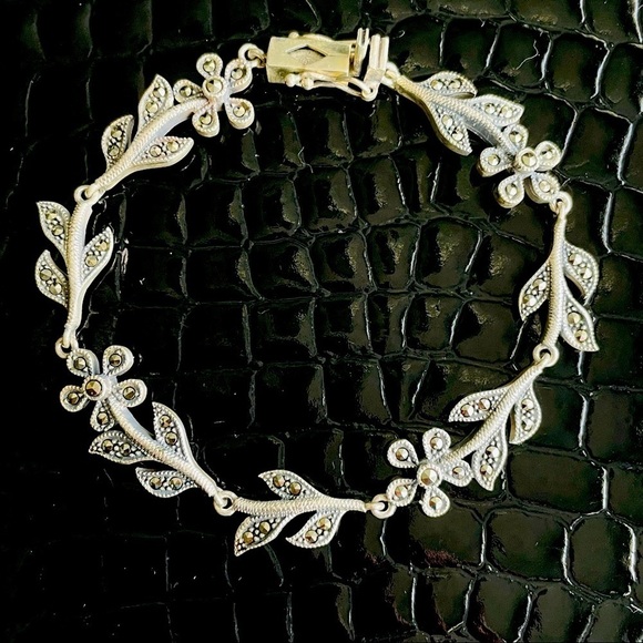Shiny Marcasite Flower Link Sterling Silver Floral Bracelet - Picture 1 of 12